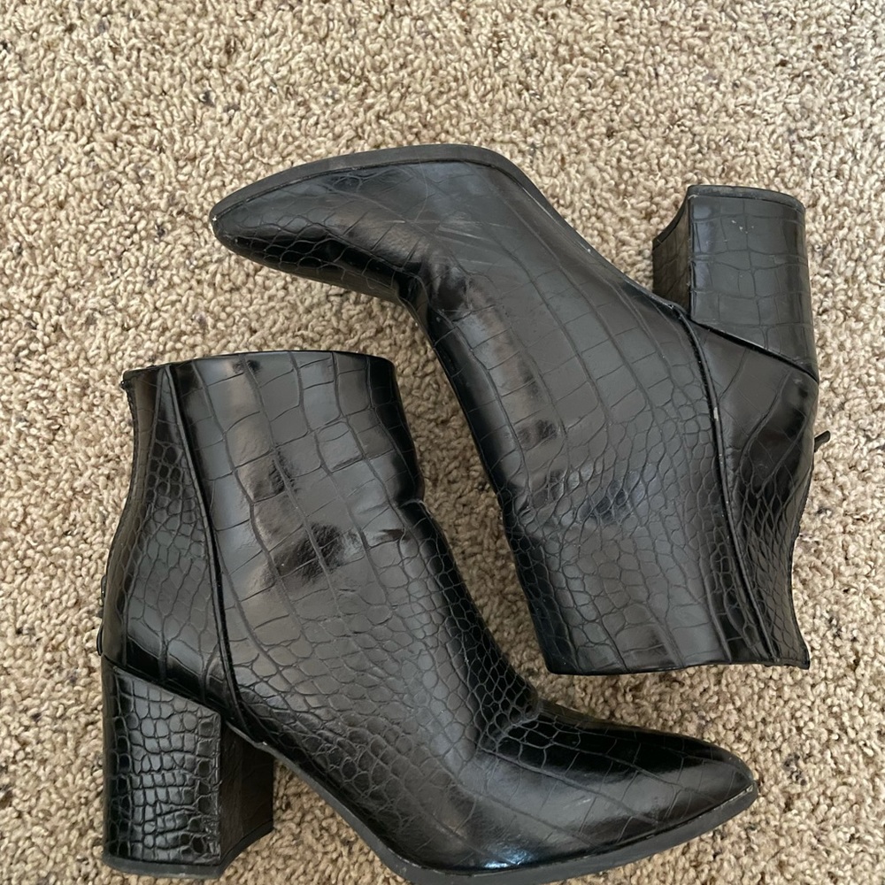 Patent leather Booties